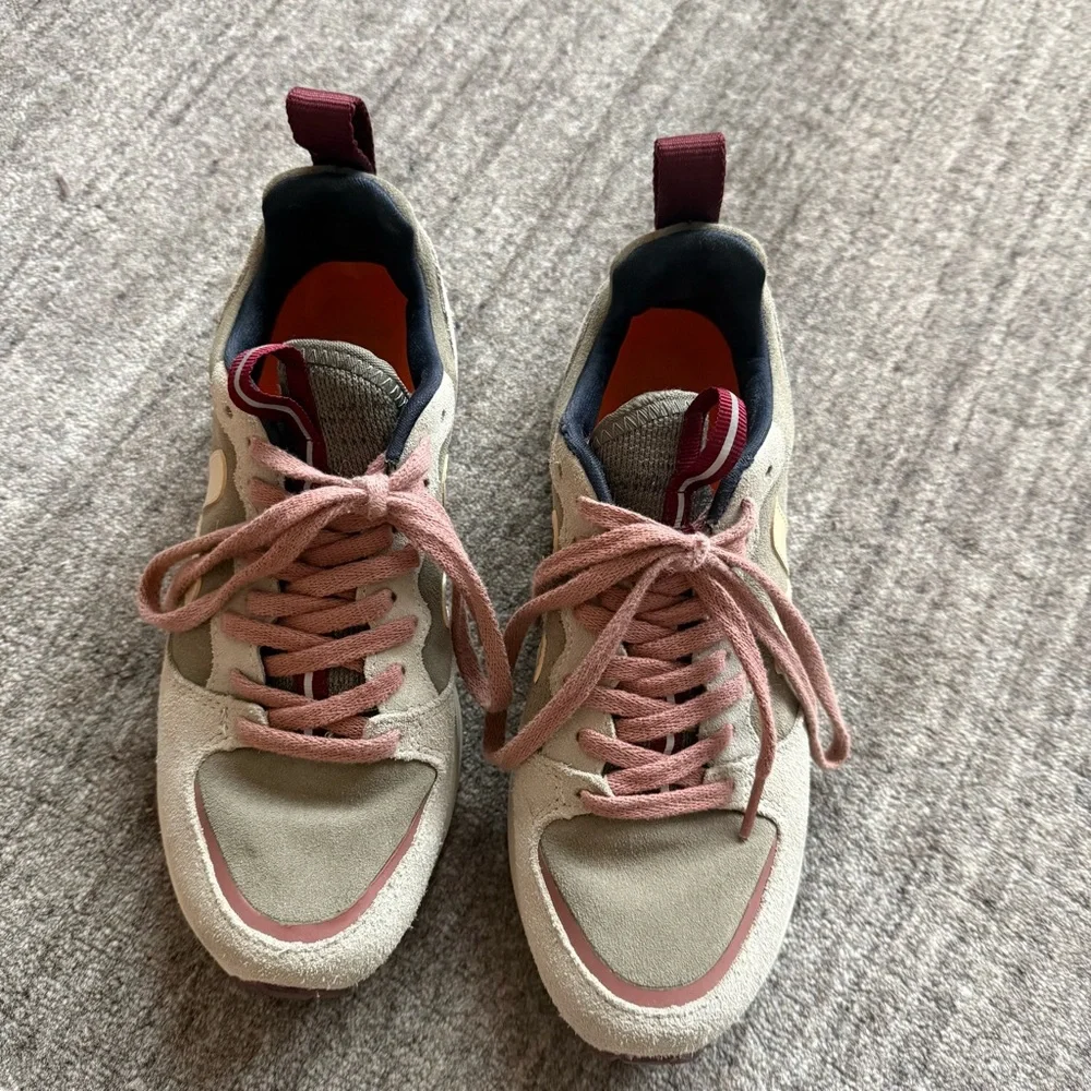 Veja Women's Venturi Sneakers - Picture 4 of 7